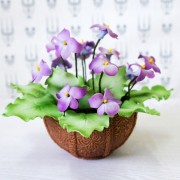 Букет из сахарных цветов «Фиалка» (15 см, 370 гр.)