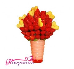 Композиция из клубники "Яркие сердца"